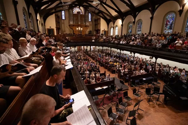 Kopkora mēģinājums St. Andrews church pirms koncerta Let's, lec, Letts!