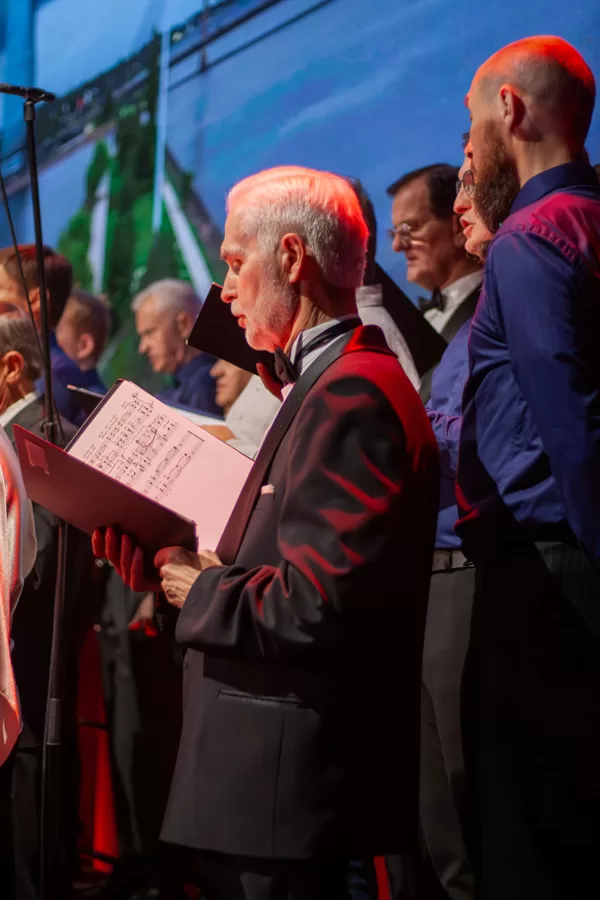 Kora Ulbroka jubilejas koncerts. Kora Draugyste diriģents Ričardas Grušas